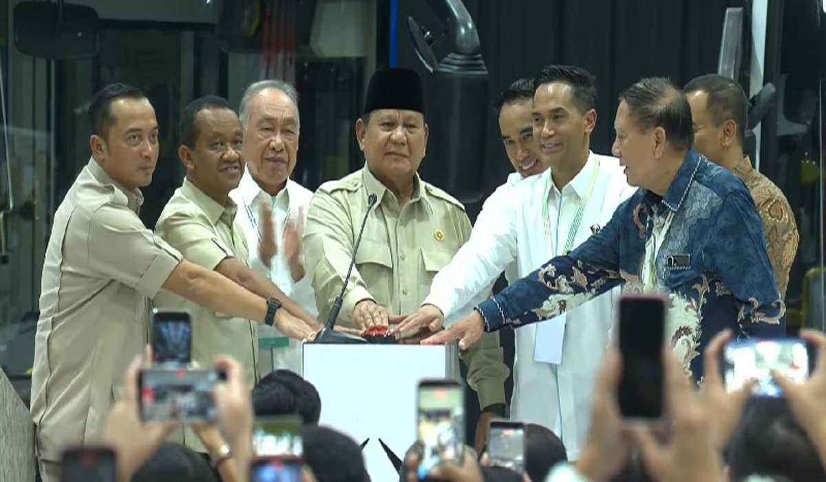 Geger! Prabowo Tiba di Pabrik VKTR Magelang, Langsung Tinjau Bus Listrik Transjakarta